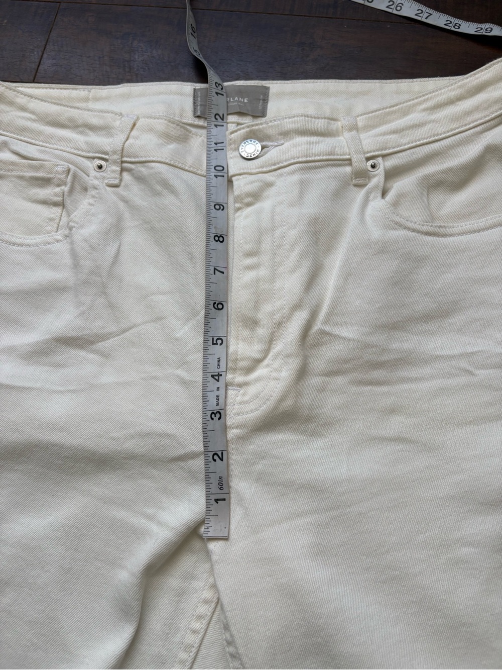 Everlane The Curvy Cheeky Jean in white - Picture 9 of 12